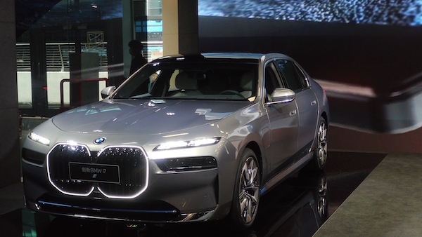 2022粤港澳车展豪车云集，BBA旗下纯电豪华车型齐亮相