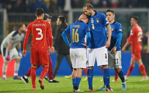 国际足联宣布！意大利无缘卡塔尔世界杯，曼奇尼被打脸，最后希望破灭——