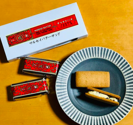 日妞午茶都爱「葡萄奶油夹心饼」酥香饼乾包覆酒渍葡萄，浓郁奶油入口即化停不了！