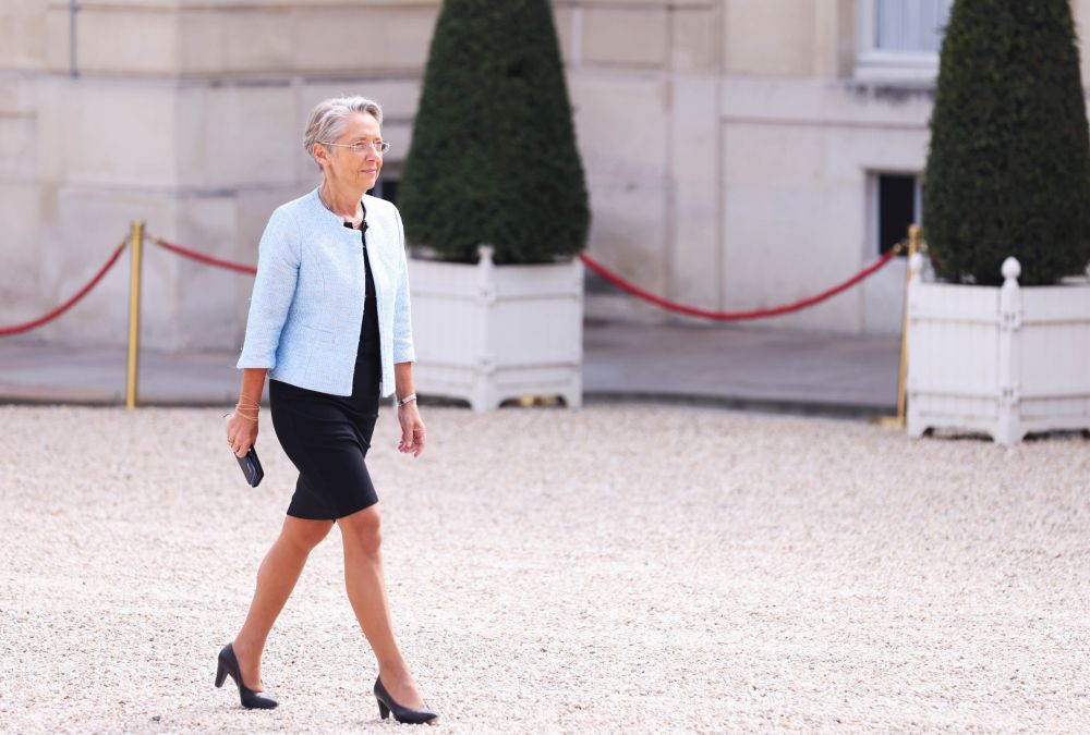 法国史上第二位女总理诞生!马克龙为何任命她?