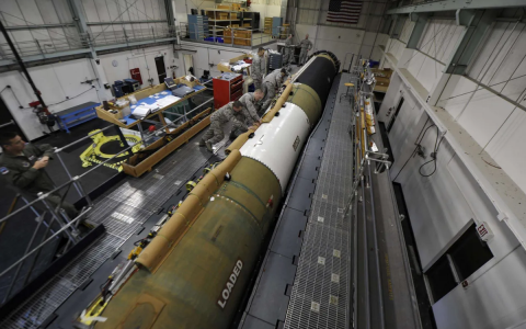 想颠覆中美关系？拜登访日期间大放厥词：如果解放军进攻台湾，美国将用武力回应。