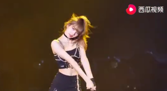 Lisa上节目为什么说泰语，她的舞蹈有那么好么？西瓜视频带你揭秘