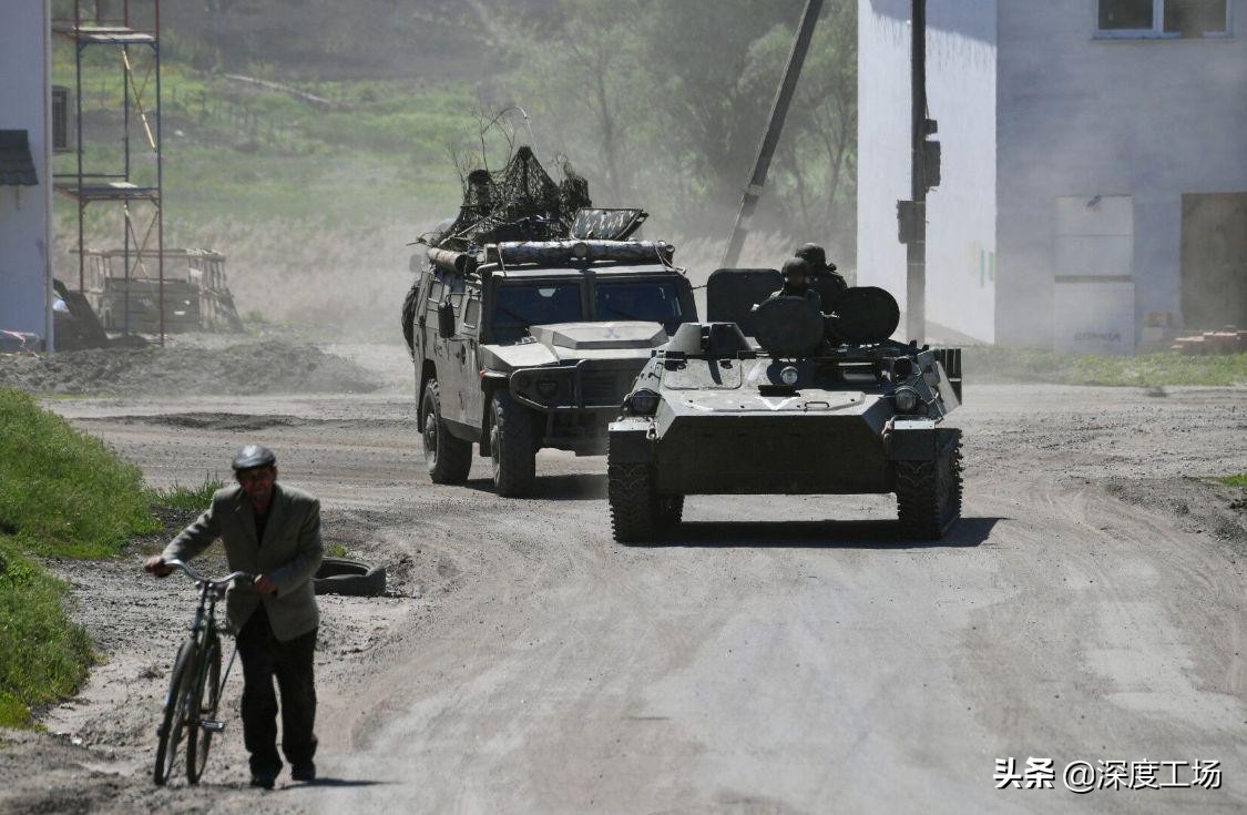 绝对重磅消息！乌军方向外界透露：美国三大导弹正在被运往乌克兰