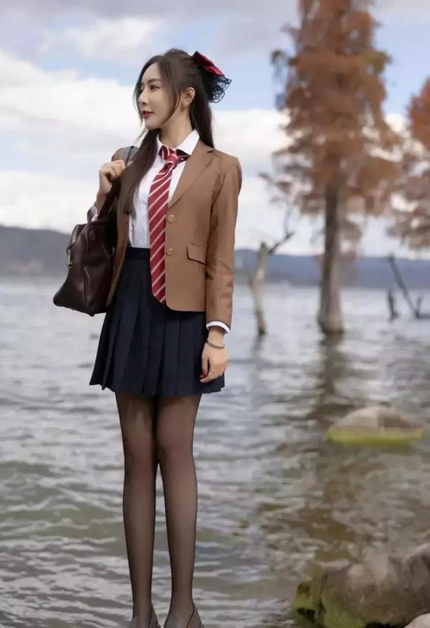 普通生活水平的人，一个月要赚多少钱才够花呢？