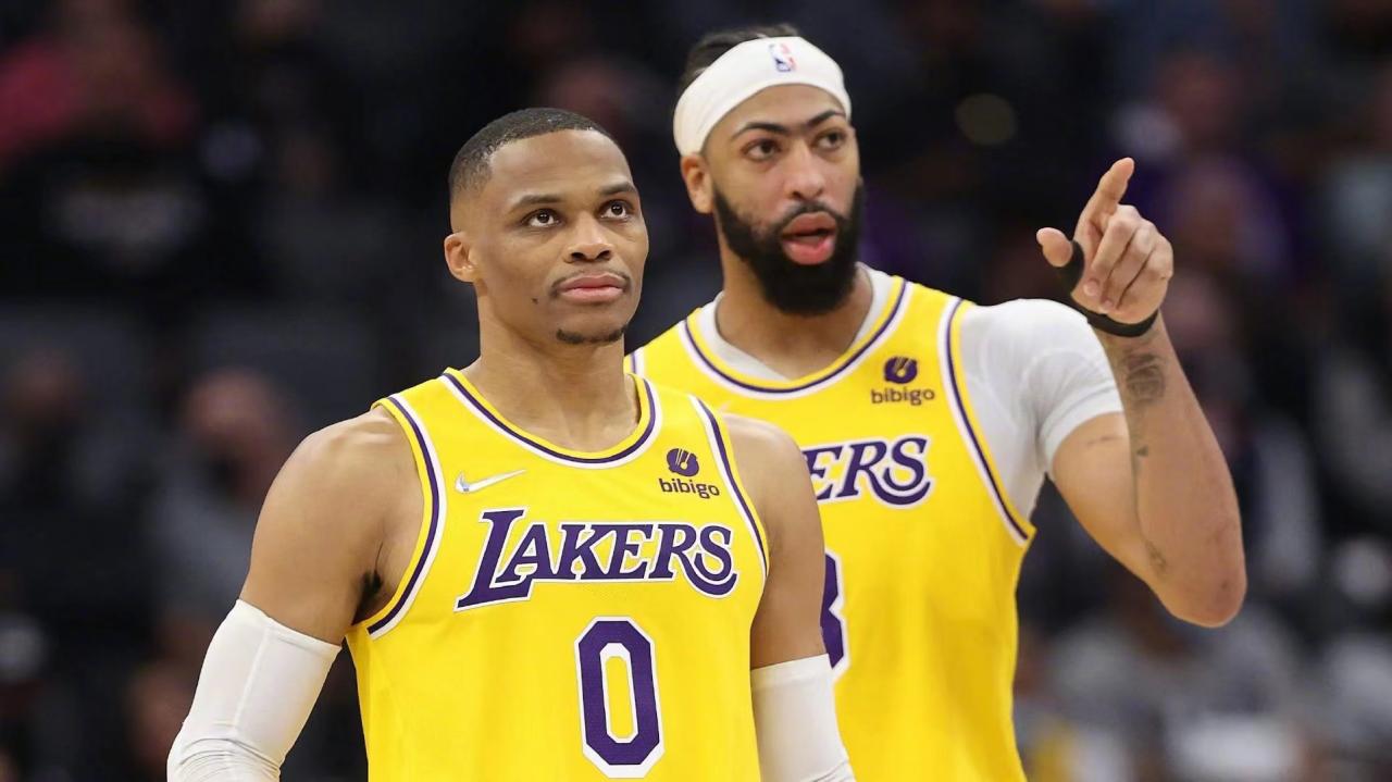 NBA最新消息！篮网湖人总经理芝加哥密会，或商讨欧文威少互换