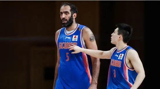 CBA消息，山东换帅又起波澜？四川打造全新教练组，赵继伟有担当