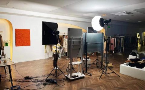 帮助传统企业“破茧成蝶”，走进全媒体运营人龚的职业生活。