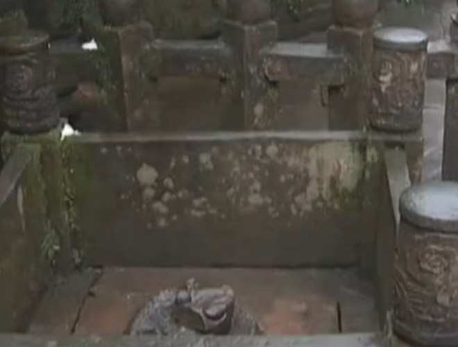 四川大山惊现呼风唤雨的古井，只要揭开井盖就下雨，专家：催化剂