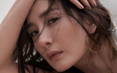 杨幂慵懒夏日芭莎大片(杨幂满脸雀斑)