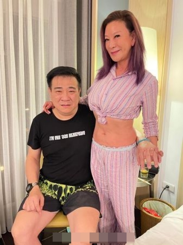 台湾知名艺人高调官宣恋爱,一日后分手,直播回应分手内幕
