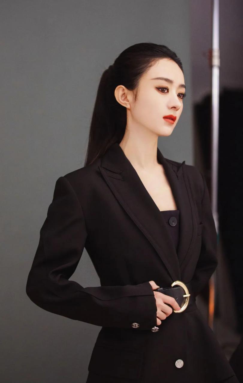 古偶内卷，还得看赵丽颖穿高定