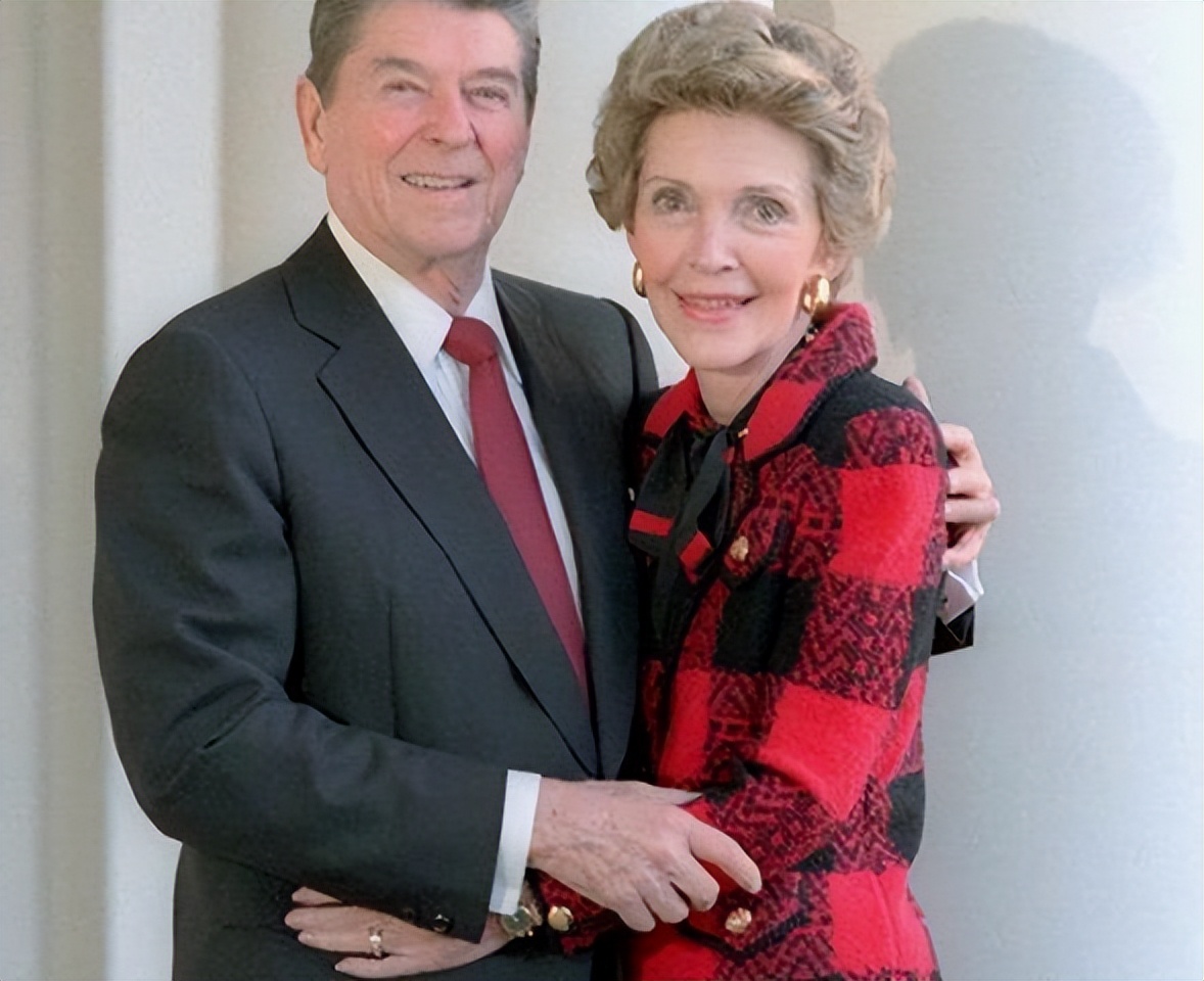 他是美国最帅总统，好莱坞拥有50位前女友，包含性感女神梦露