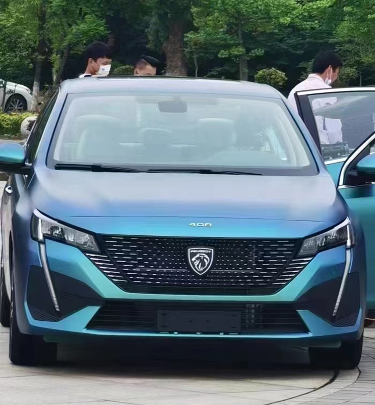 新一代标致408曝光，外观运动，全新雄狮车标太霸气，6月8日亮相