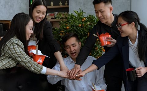 我 浙江辅警 透露一下能拿多少工资？为什么有人不愿意辞职？收入风险-