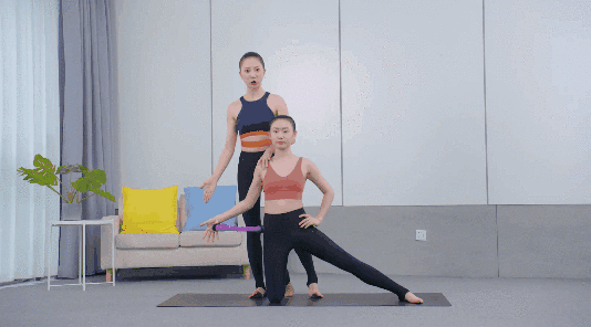 来吧！一起用「爱豆上身法」来健身！