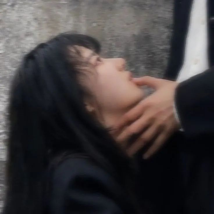 如何说服女生帮我咬咬？