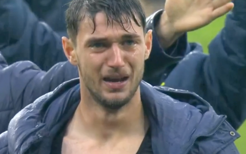 开心又难过！威尔士晋级世界杯嘉年华就像夺冠一样。乌克兰球员在雨中哭成泪人。