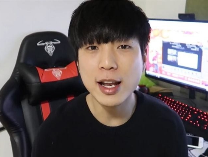 LOL手游出现第一位顶级主播,直播教学,全是顶级博主来学习
