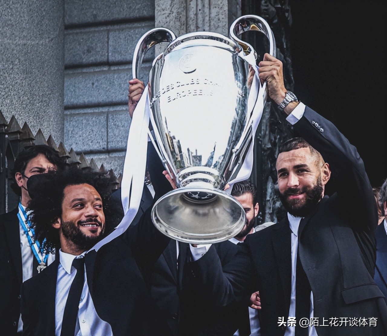 离谱！whoscored欧冠赛季最佳阵出炉，无缘四强的拜仁成最大赢家