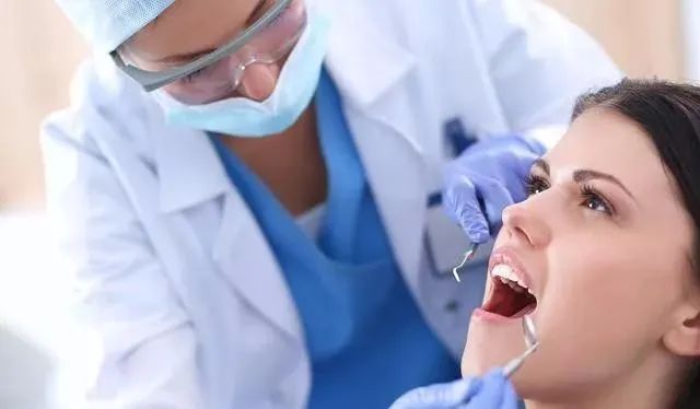 有牙周炎矫正是传统好还是隐形的好，隐形牙齿矫正大概要多少钱