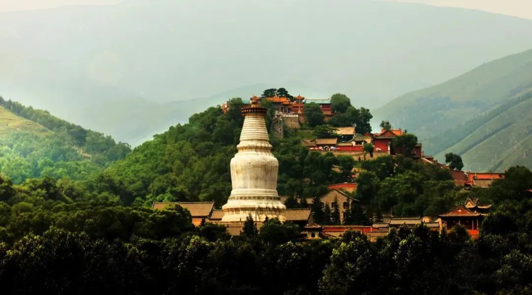 大雄宝殿的大雄二字是指什么，大雄宝殿中大雄二字指的是