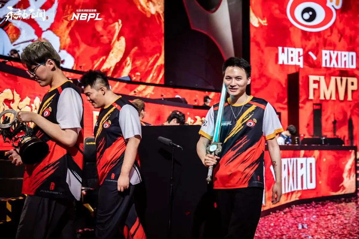 从来没有抢过第一个公布大名单的冠军官方。看到阵容后，网友评论犀利：为什么没有Sofm？-